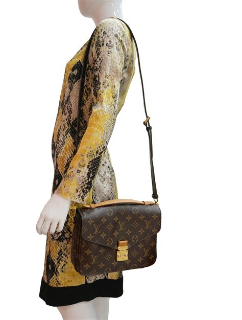 louis vuitton pochette metis brag my bag|Louis Vuitton monogram canvas pochette.